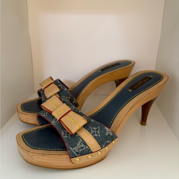 Louis Vuitton denim monogram heels with tan leather bow & trim - Picture 3 of 5